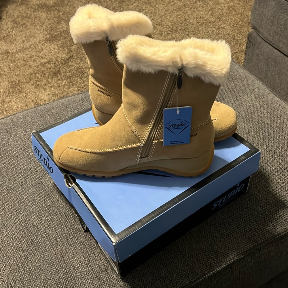 Studio Brilliant waterproof and insulated winter boots